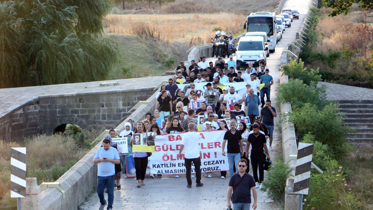 Coni ailesi, katledilen kızları Gülden ve öldürülen tüm çocuklar için yürüdü