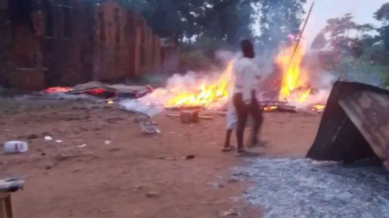 Palalarla kiliseye saldırdılar: Çok sayıda ölü var