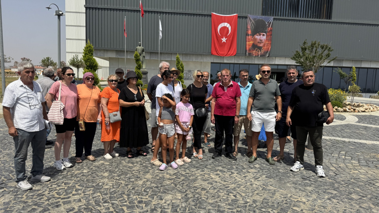 Tekirdağ'da su sorunu yaşayan vatandaşlar belediye önünde eylem yaptı