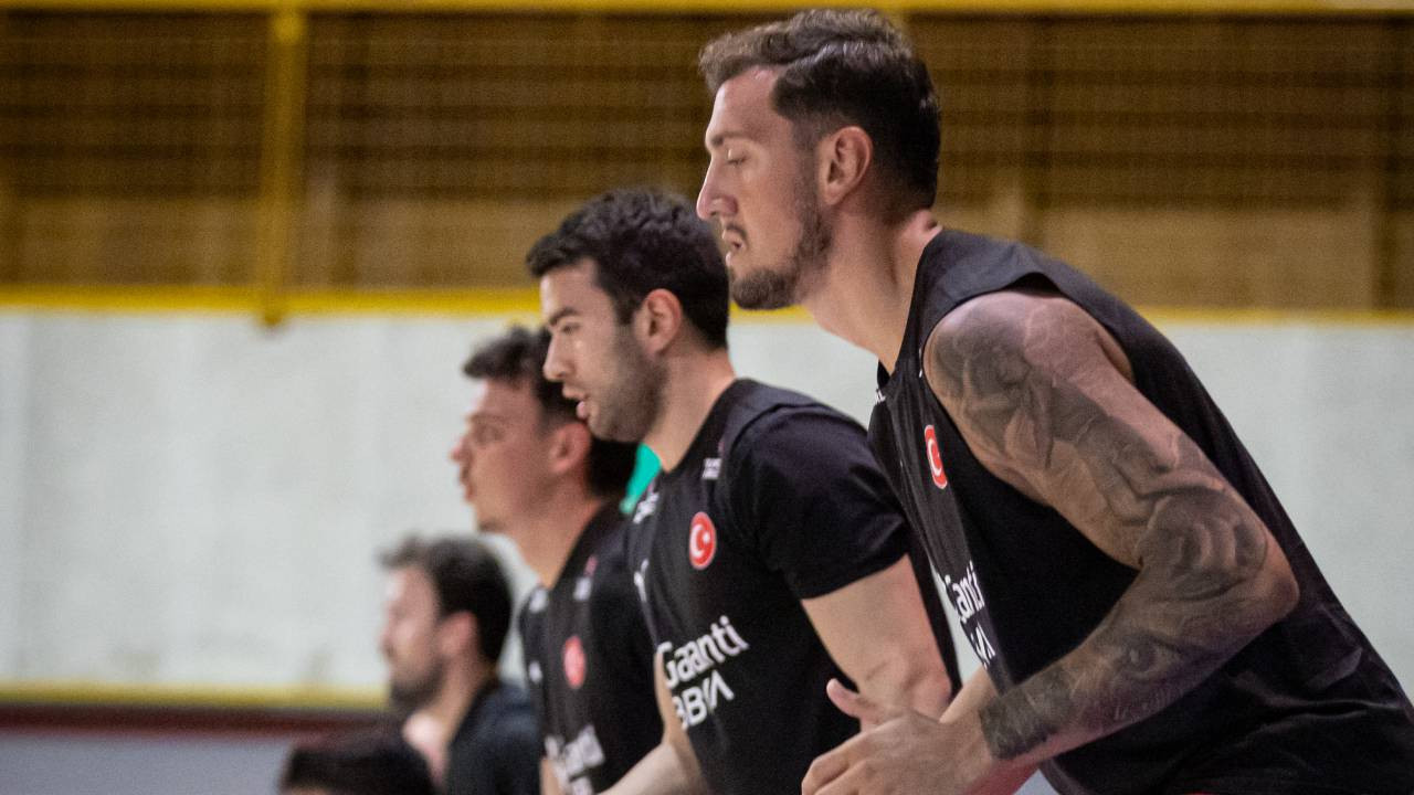 12 Dev Adam'ın EuroBasket 2025 mesaisi başladı