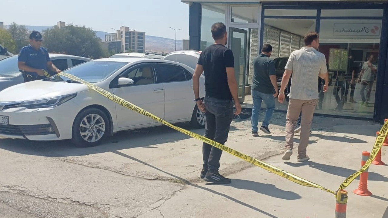 Oto galeriye silahlı saldırı: 1 yaralı