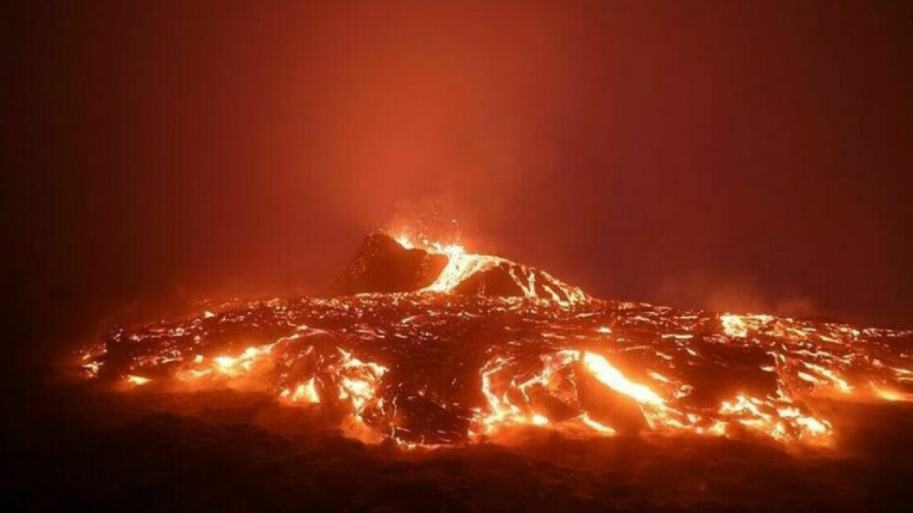 8,8 büyüklüğündeki deprem sonrası yanardağ patladı