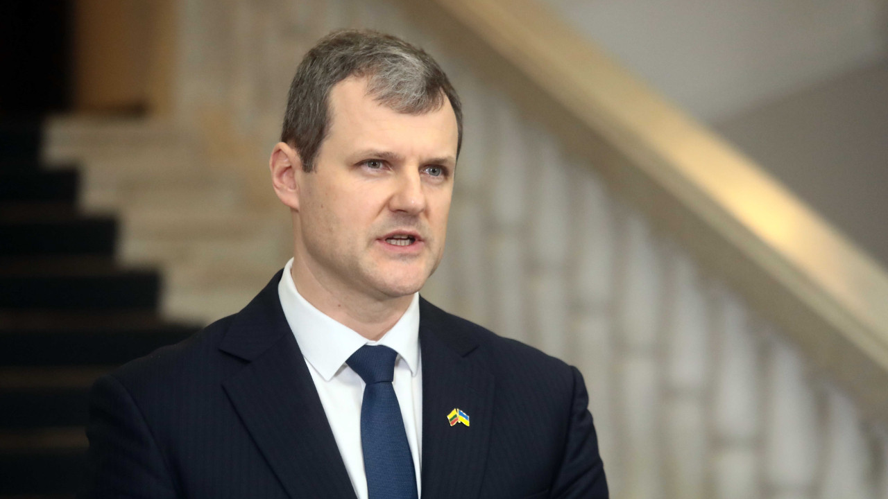 Başbakan istifa etti: Sebebi baldızı