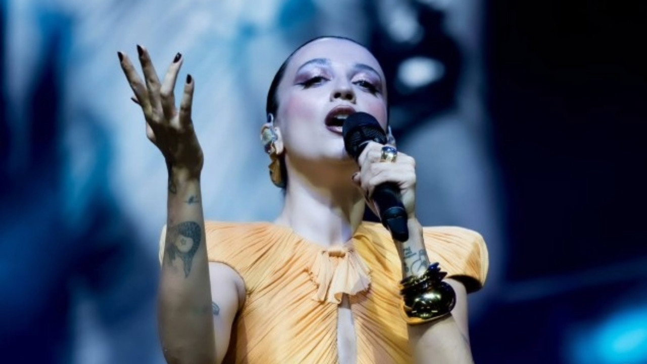 Melike Şahin'in kardeşi hastanelik oldu! Üzücü haberi Harbiye konserinde açıkladı