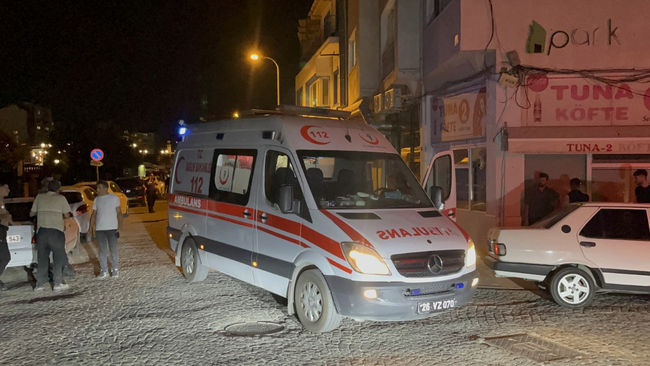 Porsuk Çayı kenarında aniden fenalaşan 2 kişiden 1'i öldü