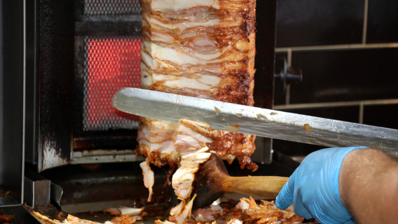 40 derece sıcakta 80 derecelik ocakta çalışıyorlar