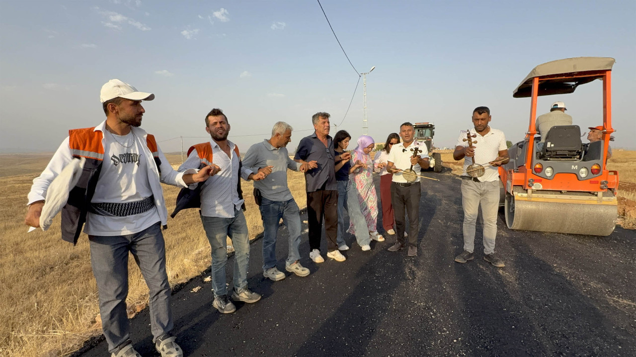 Asfalt halayı: 50 yıl sonra Mardin'e döndüler, villaları var ama yolları yoktu