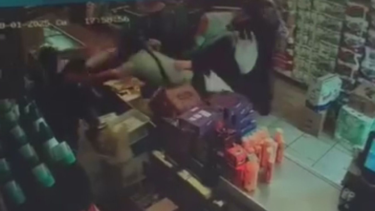 Kadın kasiyere yumruklu saldırı