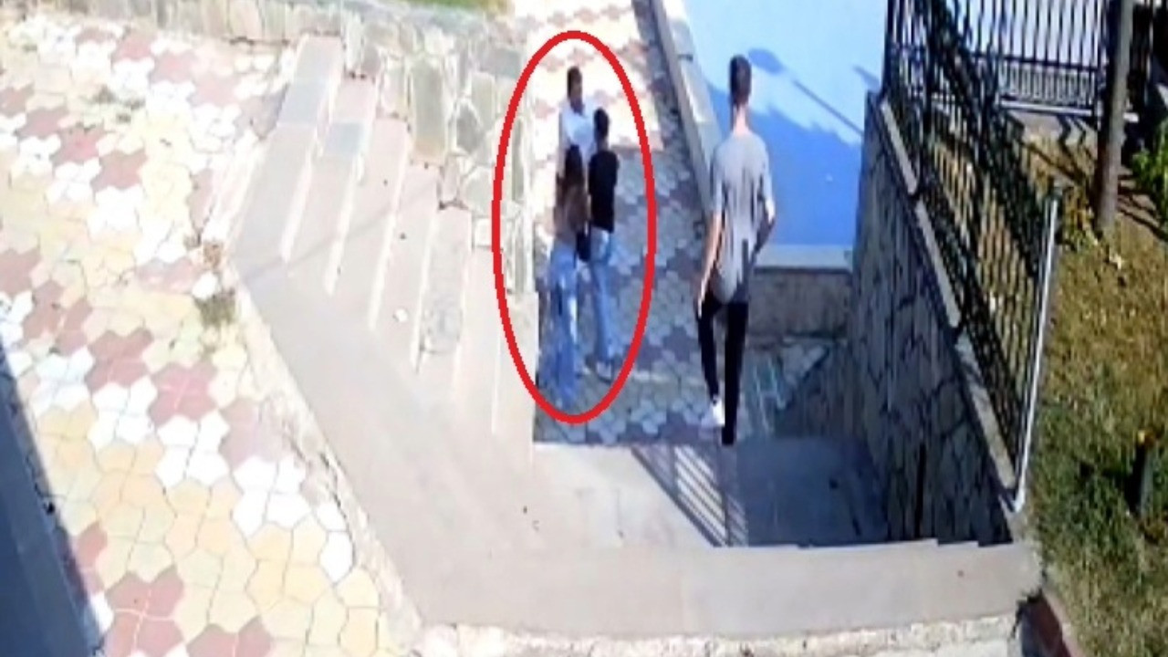 Parkta uyardığı genç tarafından bıçaklandı