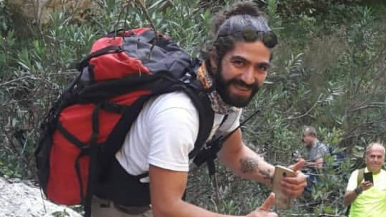 Denize atlayan gencin boynu kırıldı