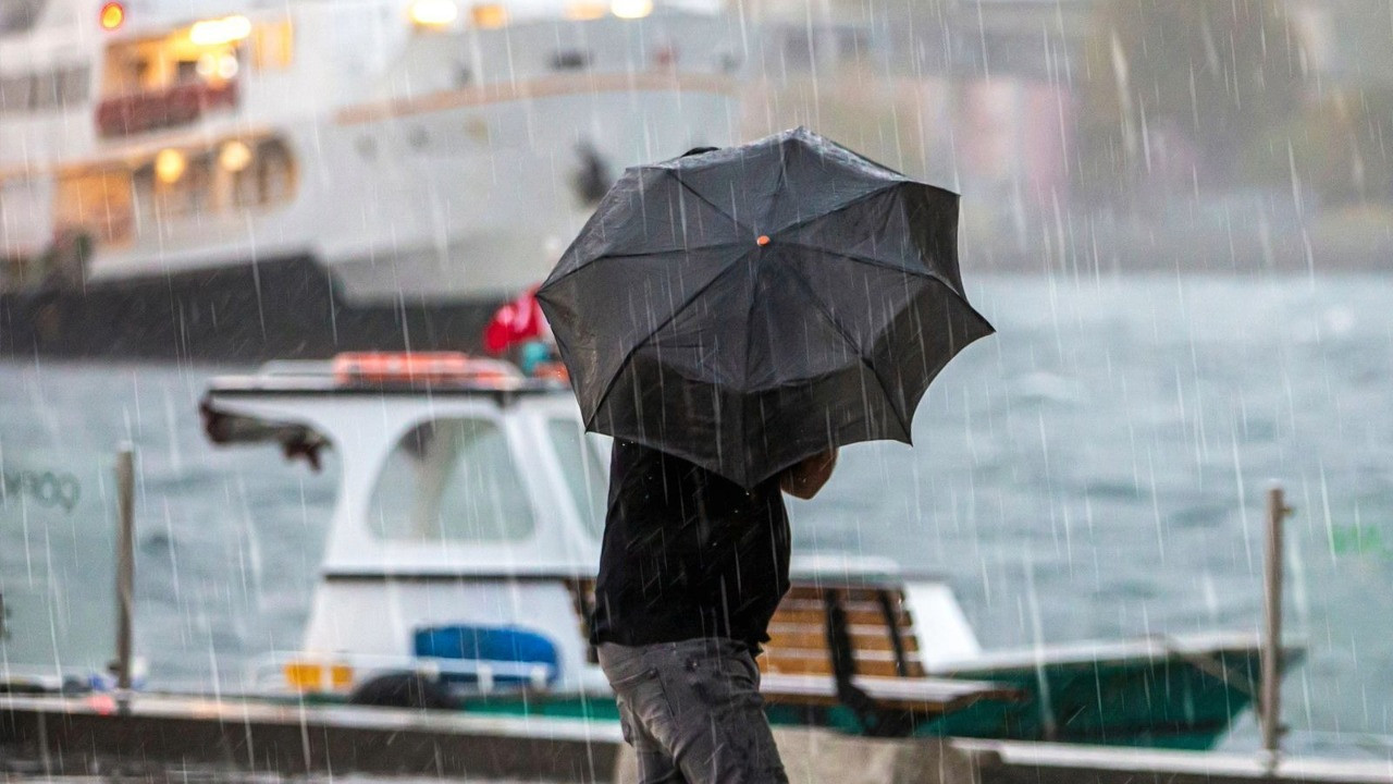 Meteoroloji ve valilikten art arda İstanbul'a yağış uyarısı