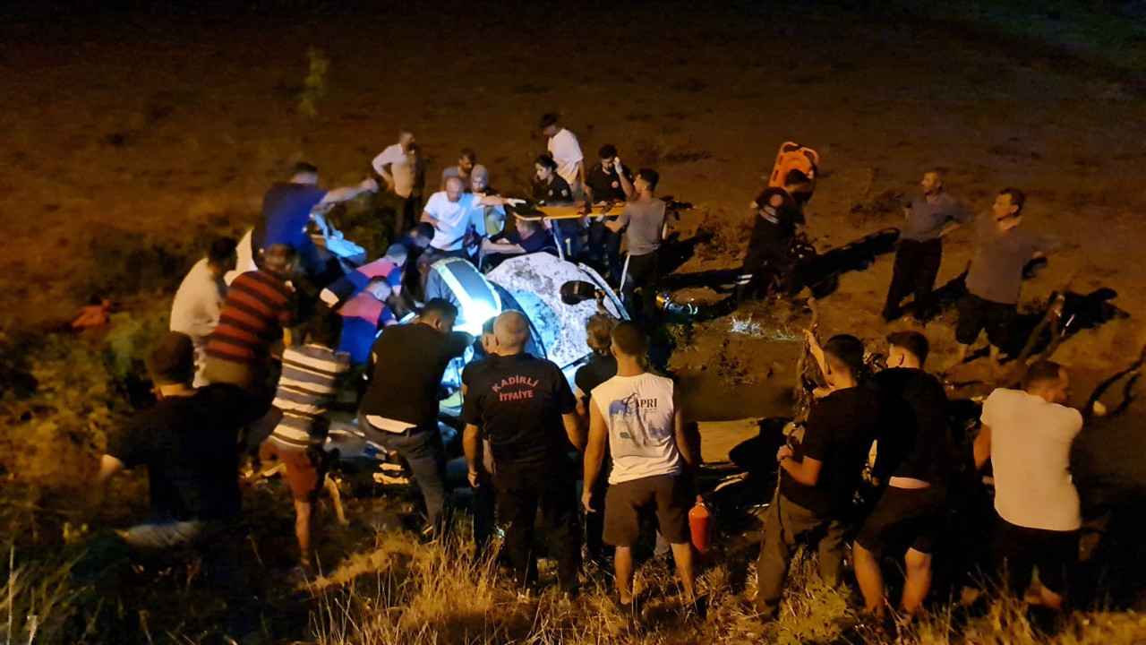 Osmaniye'de kontrolden çıkan araç şarampole yuvarlandı; 1 ölü, 1 ağır yaralı