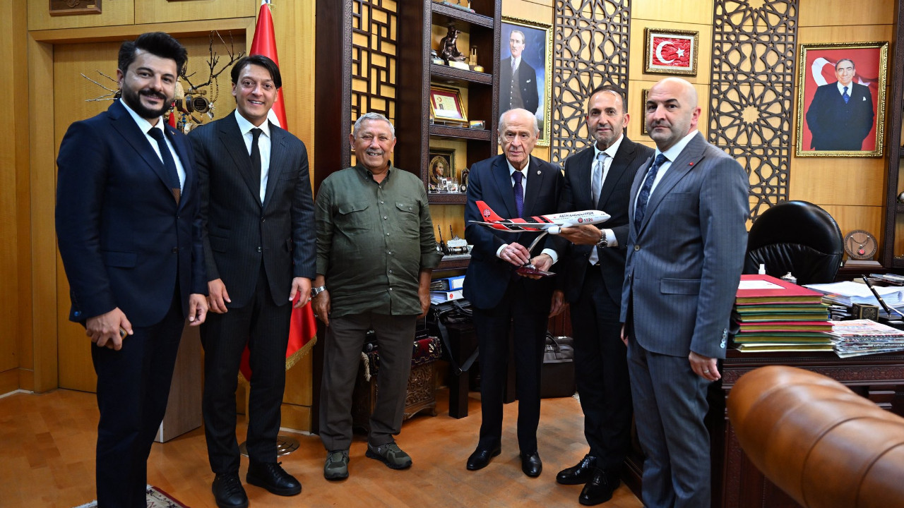 AKP'li Mesut Özil'den Bahçeli'ye ziyaret