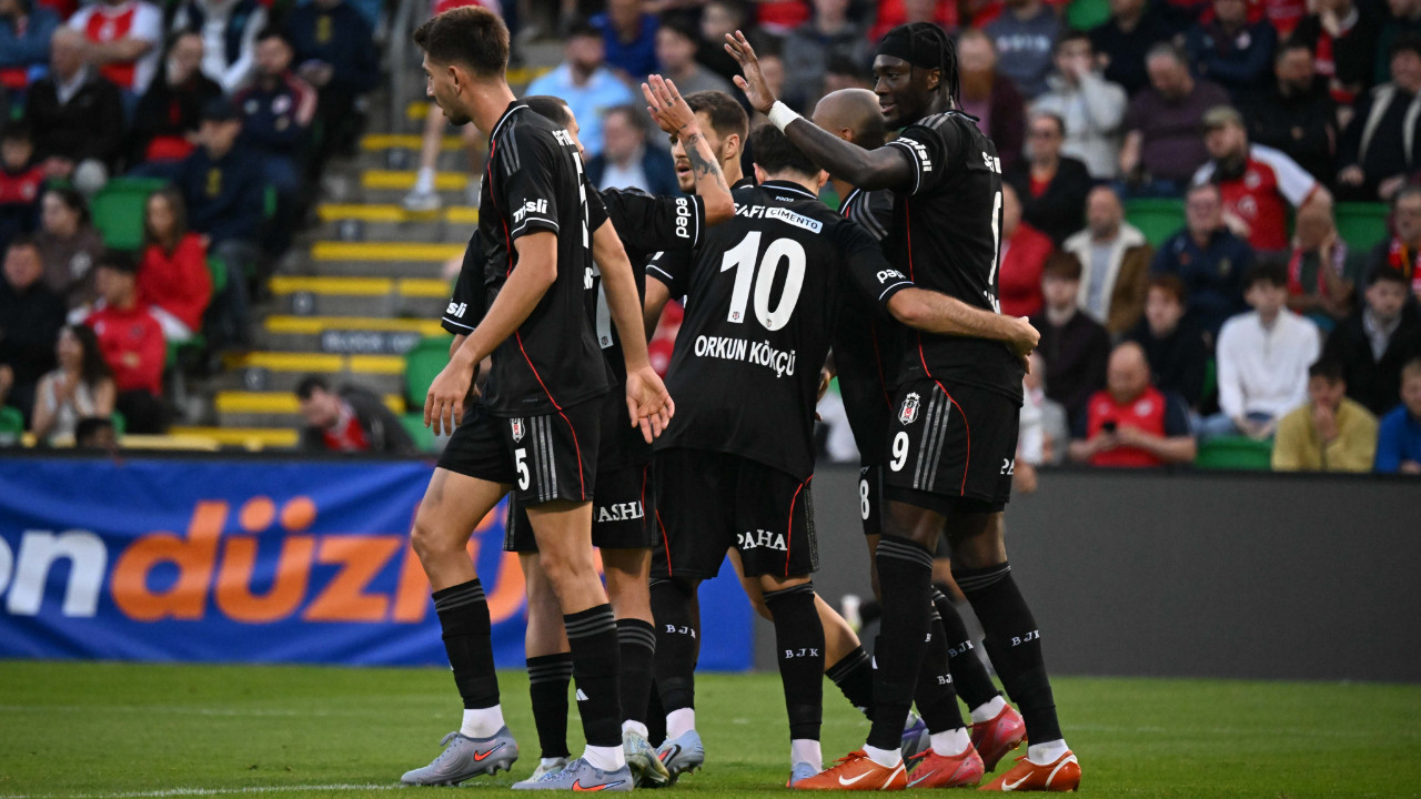 Beşiktaş St. Patricks maçında ter attı: Abraham tarihe geçti