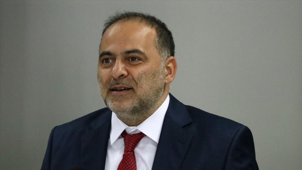 Diplomalarını silen bakan yardımcısı: Alnım ak, başım dik