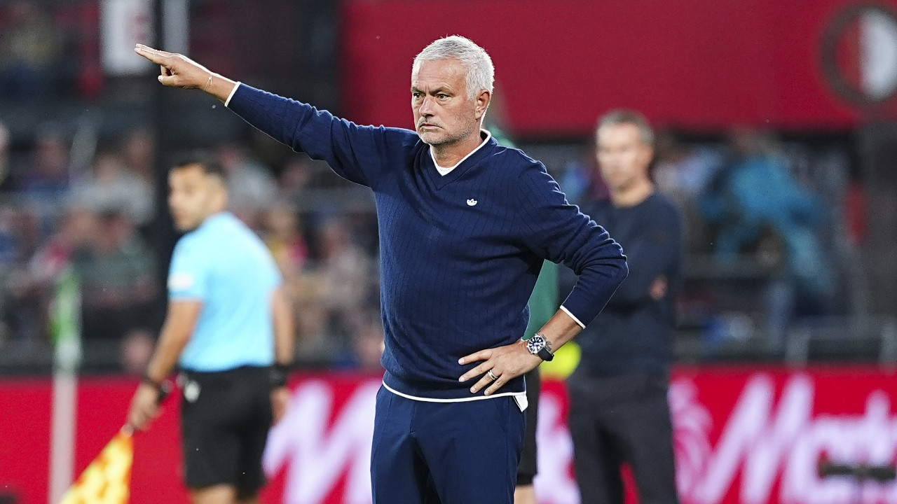Jose Mourinho'dan, Feyenoord maçı sonrası yönetim ve taraftara açık mesaj