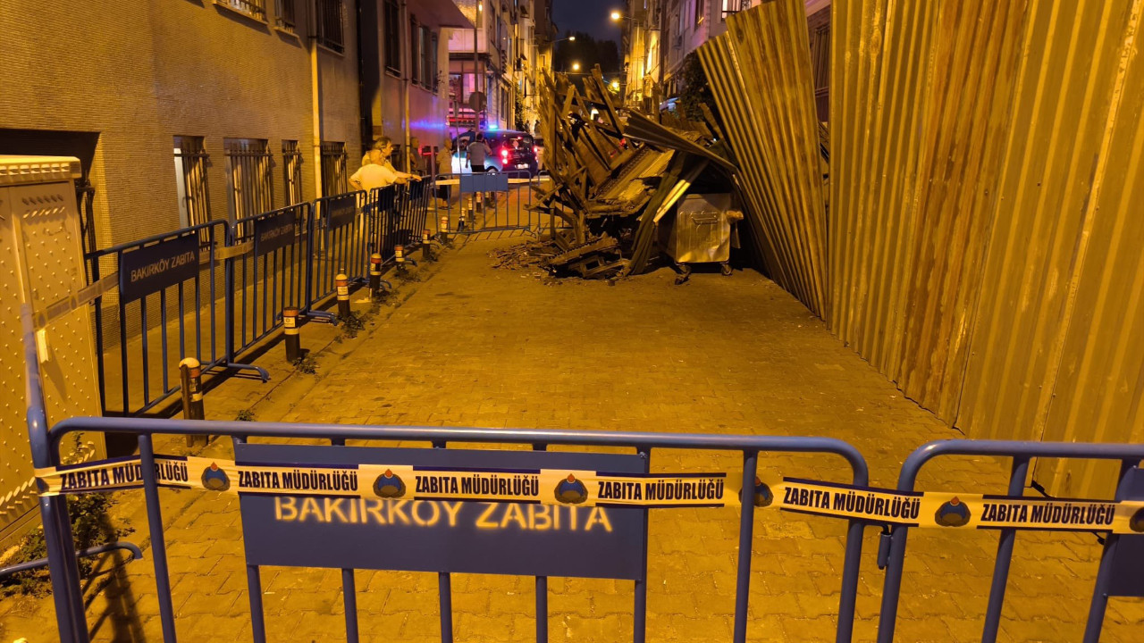 Tarihi metruk bina çöktü