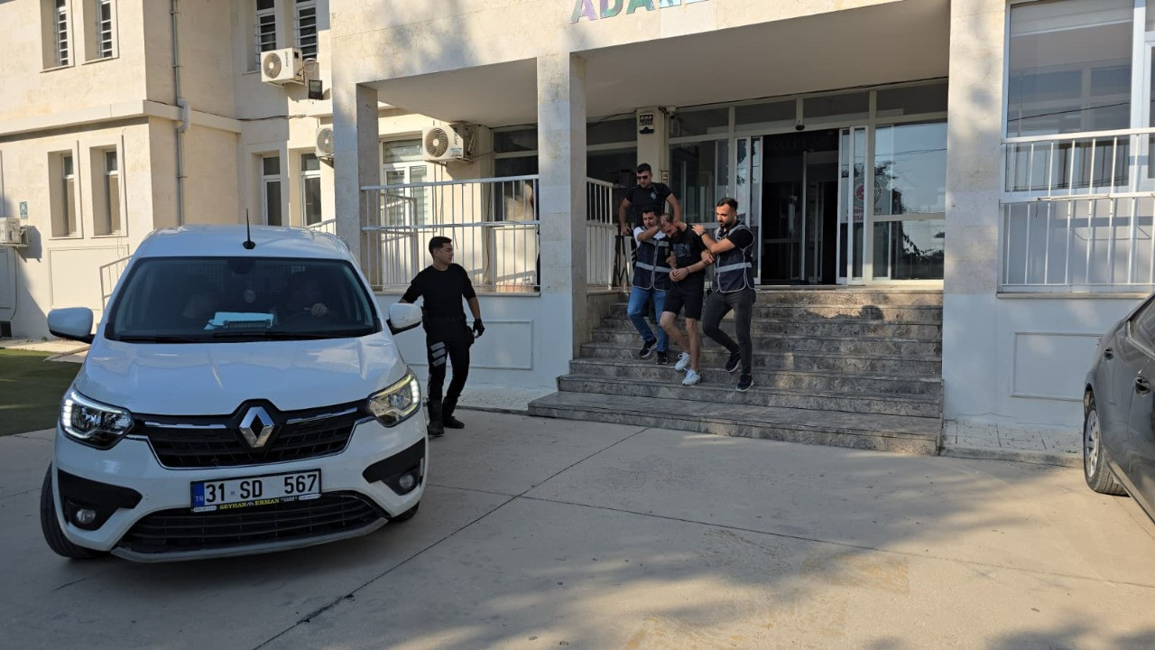 Polislere bıçak çeken şüphelilerden 1'i tutuklandı