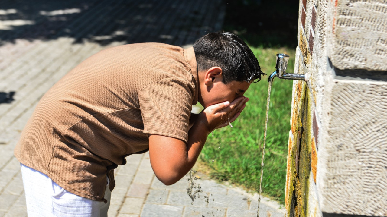 Adana kavruluyor! Son 95 yılın en sıcak günü yaşandı