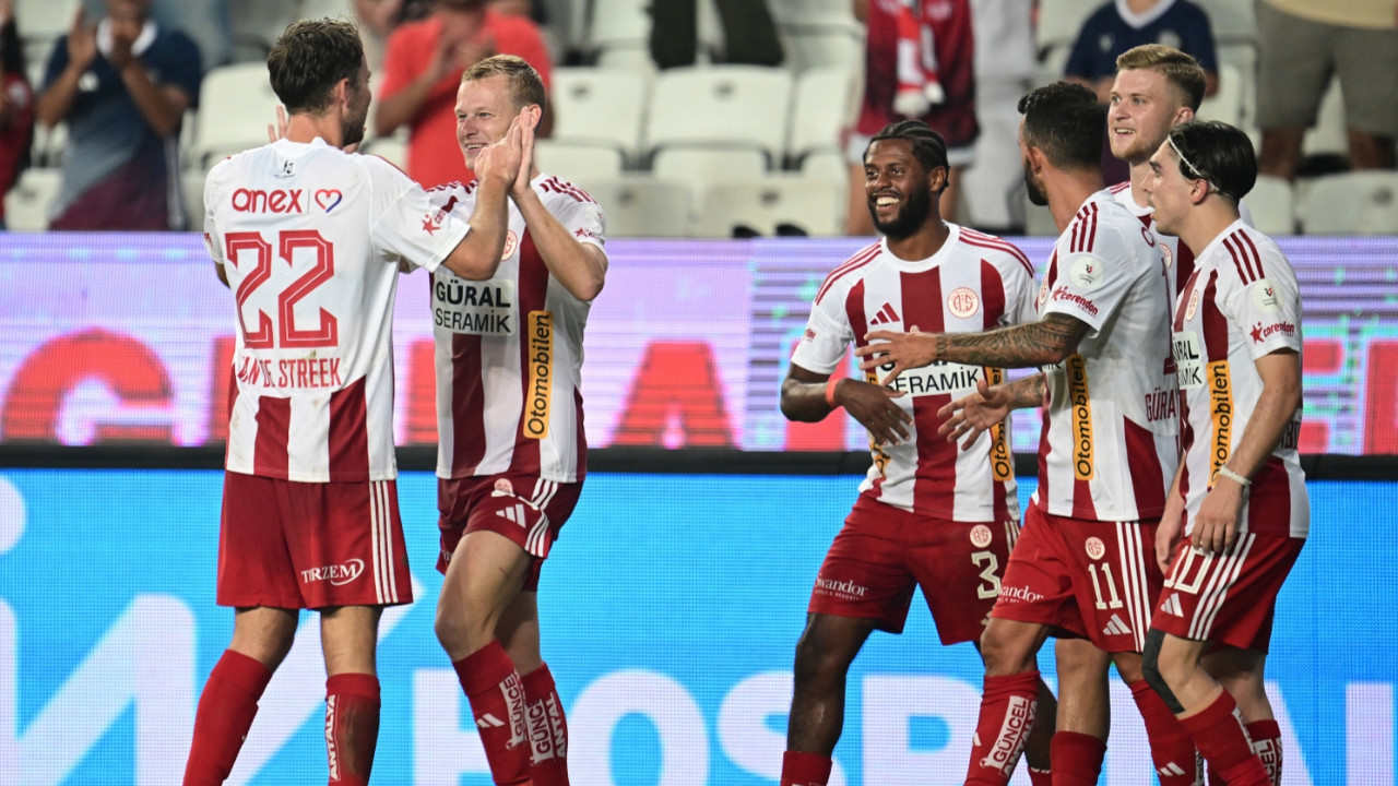 Antalyaspor, Kasımpaşa’yı ilk yarıda yıktı