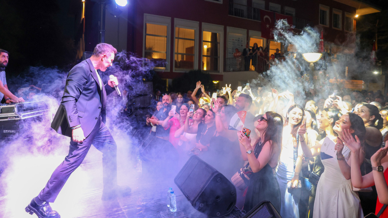 Mustafa Sandal hayranlarını korkuttu