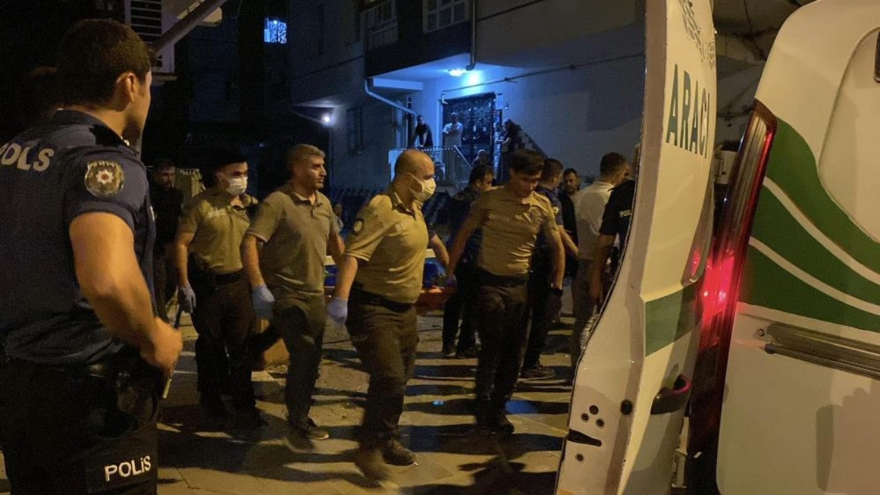 Eşini öldürdü, intihar etti