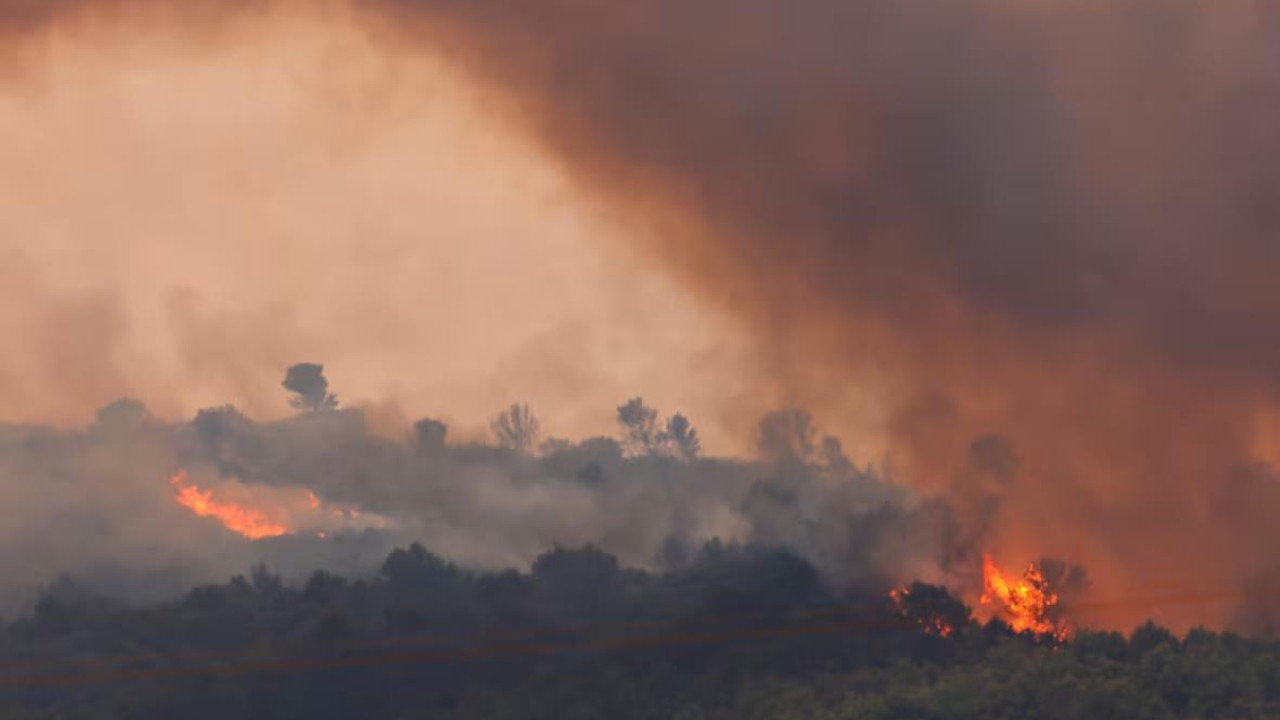 Avrupa yangınlarla mücadele ediyor: Alevler ateş girdaplarına dönüştü