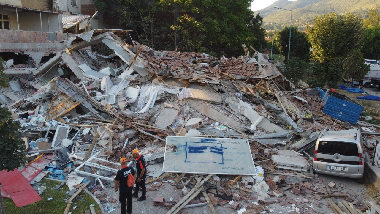 Bakanlıktan deprem sonrası köprü açıklaması