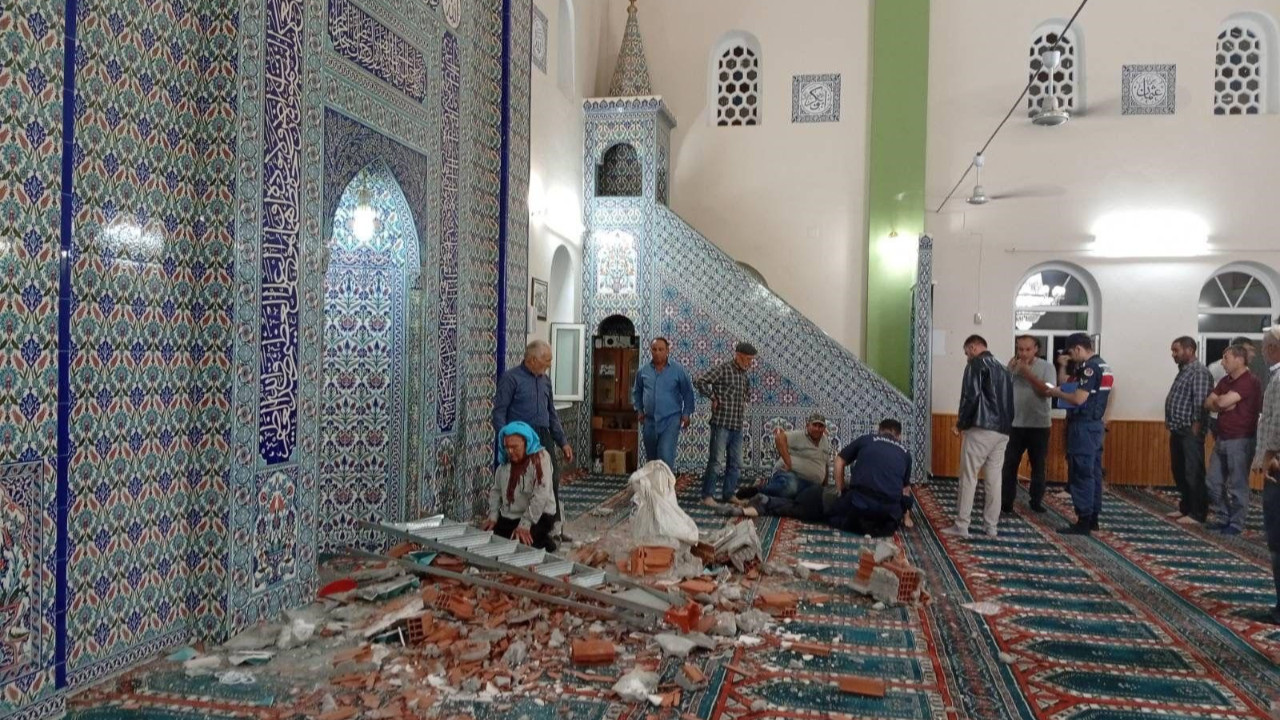 Balıkesir depreminde ikinci can kaybı! Camide inceleme yaparken öldü