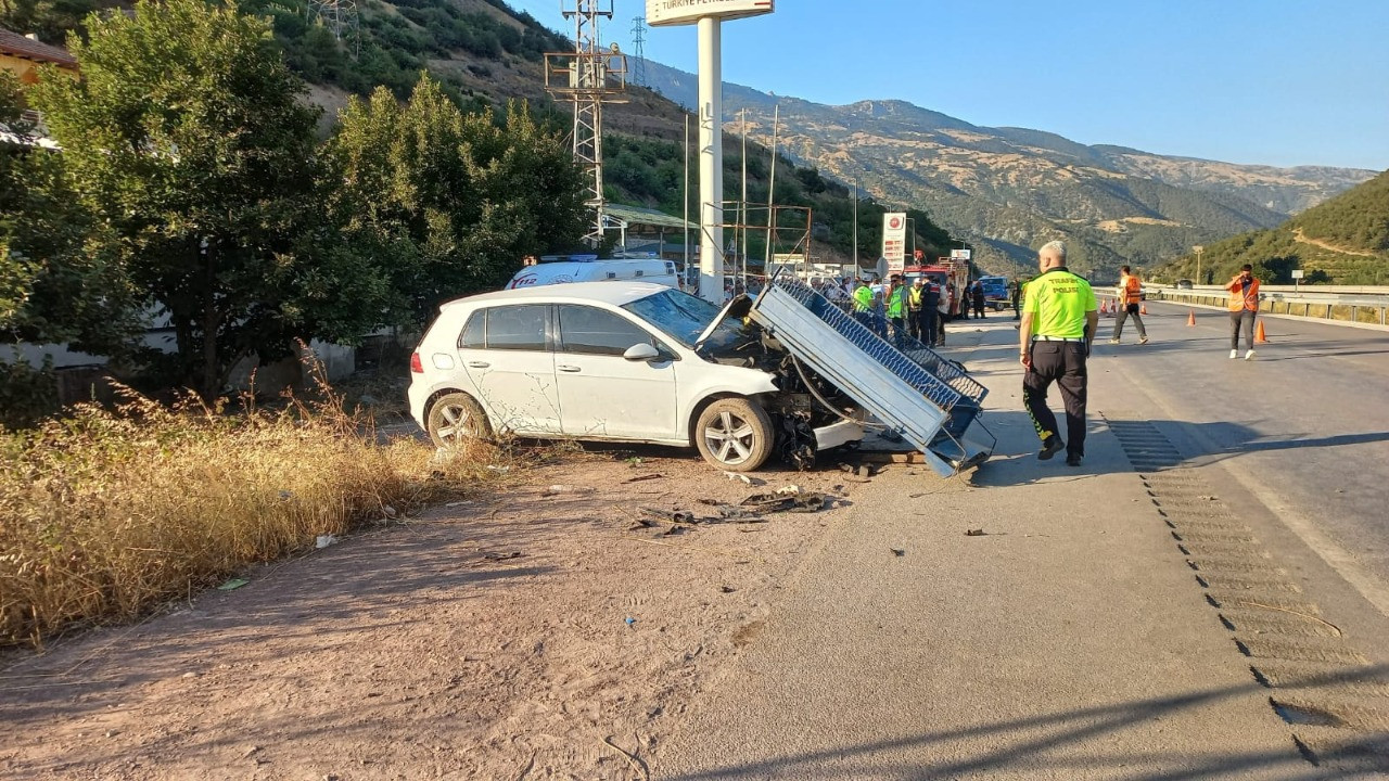 Böbreğini verdiği oğluyla birlikte kazada öldü