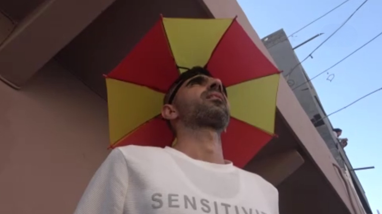 Sıcaklardan bunalınca harekete geçti: Her an yeni moda olabilir