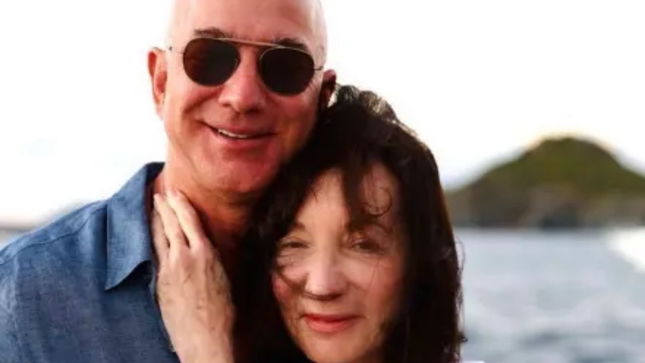 Jeff Bezos'un annesi öldü