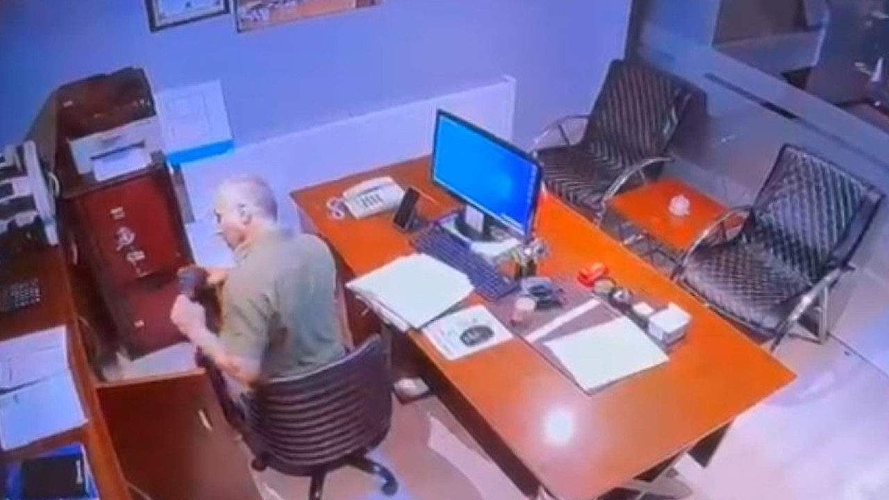 Çalıştığı galeriden 70 bin dolar çaldı