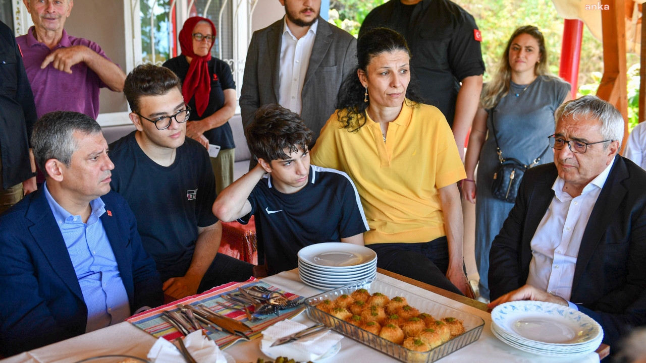 Özgür Özel, annesini kaybeden yakın arkadaşını ziyaret etti