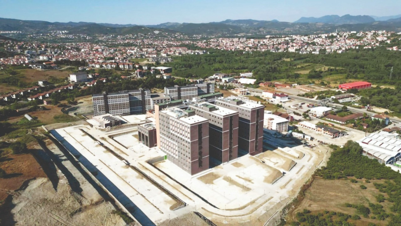 3 senede biteceği söylenen devlet hastanesi 9 senedir açılamadı