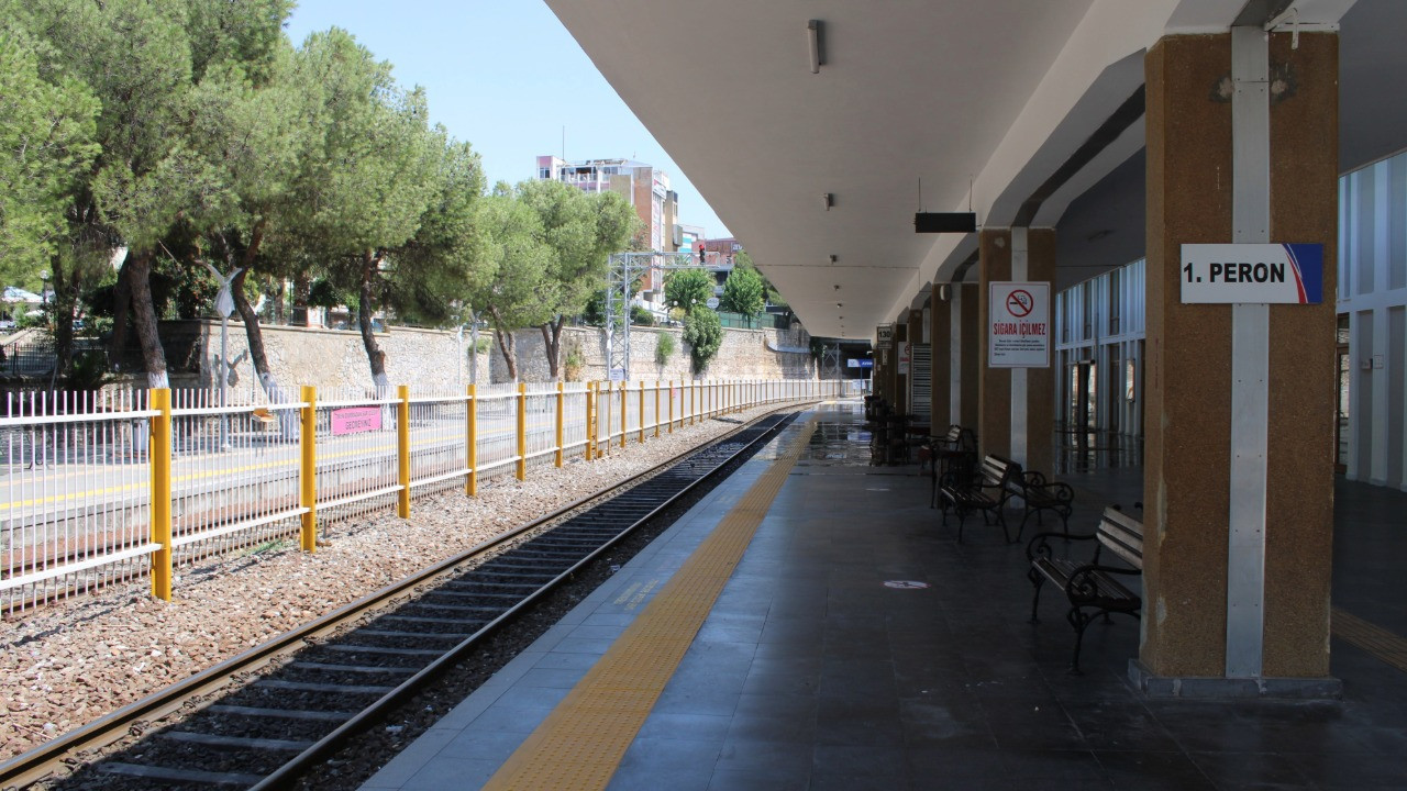 Tren seferleri iptal oldu, vatandaşlar kapıdan döndü