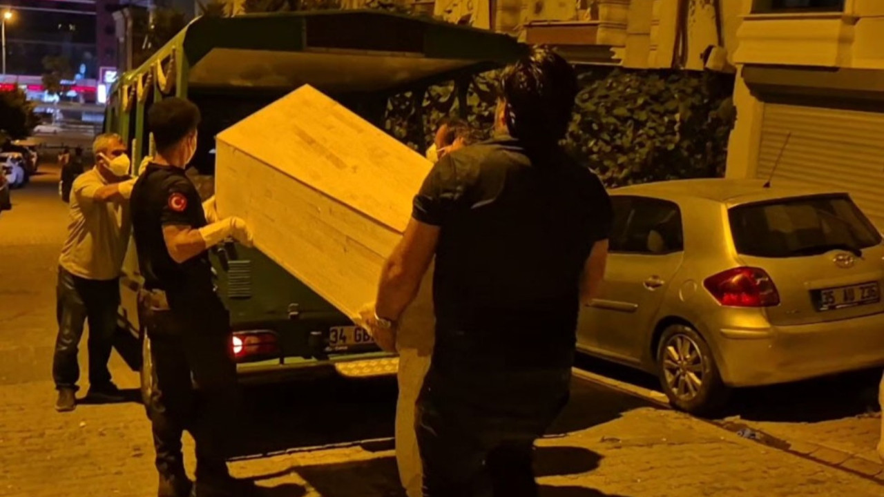 Komşuları kokuya dayanamadı, evden çürümüş ceset çıktı