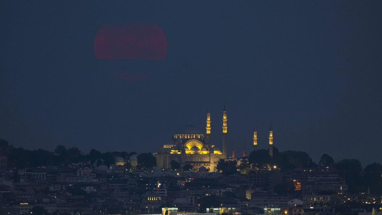 Meteoroloji İstanbul için hem saat hem yeni tarih verdi