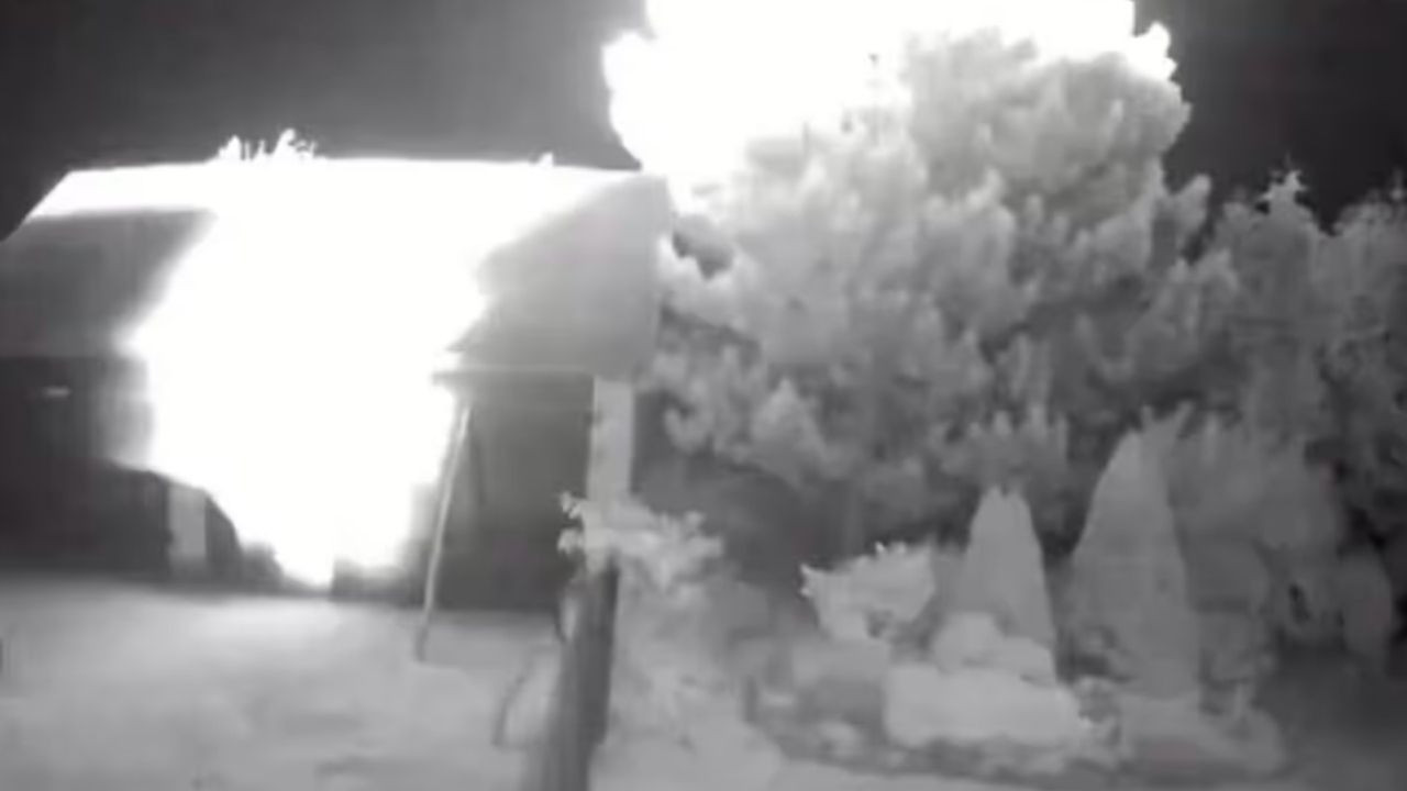 Mısır tarlasına düşen tanımlanamayan cisim patladı