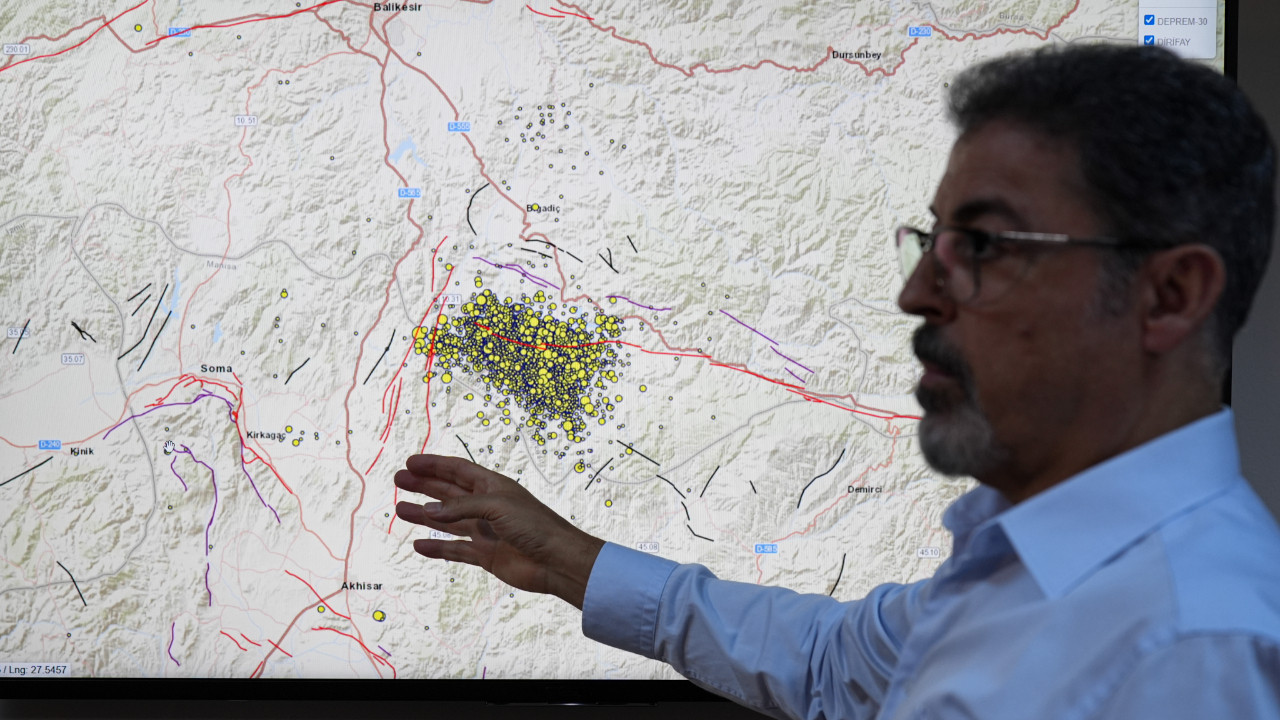 Sındırgı 4 bin kez sallandı