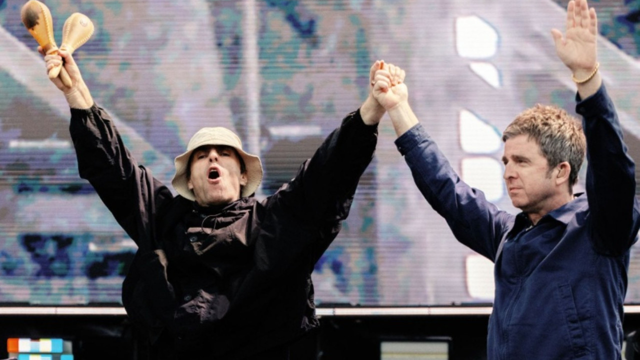 Yıllarca küslerdi... Kardeşine övgüler yağdırdı