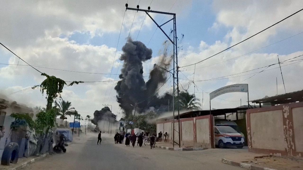 200 aile kalıyordu: Çadırlara bomba yağdı