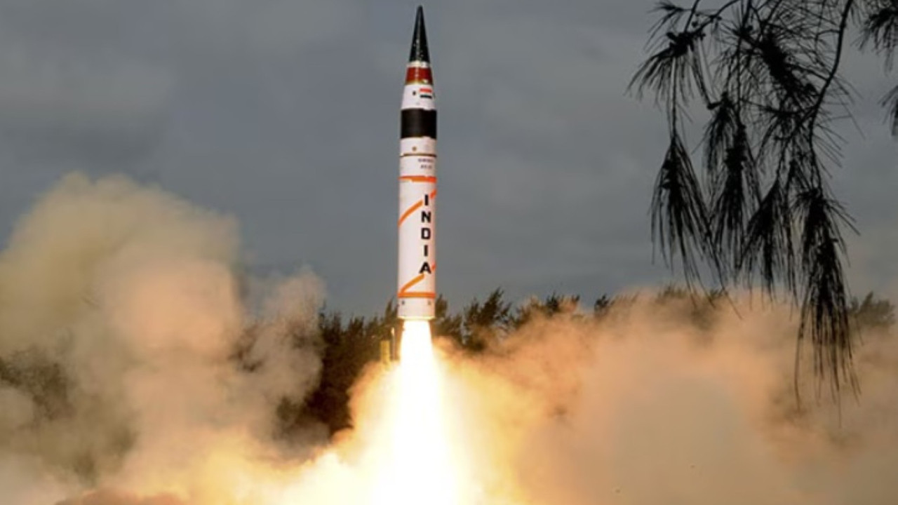 Hindistan'dan Çin'in iç kesimlerine ulaşabilen balistik füze denemesi