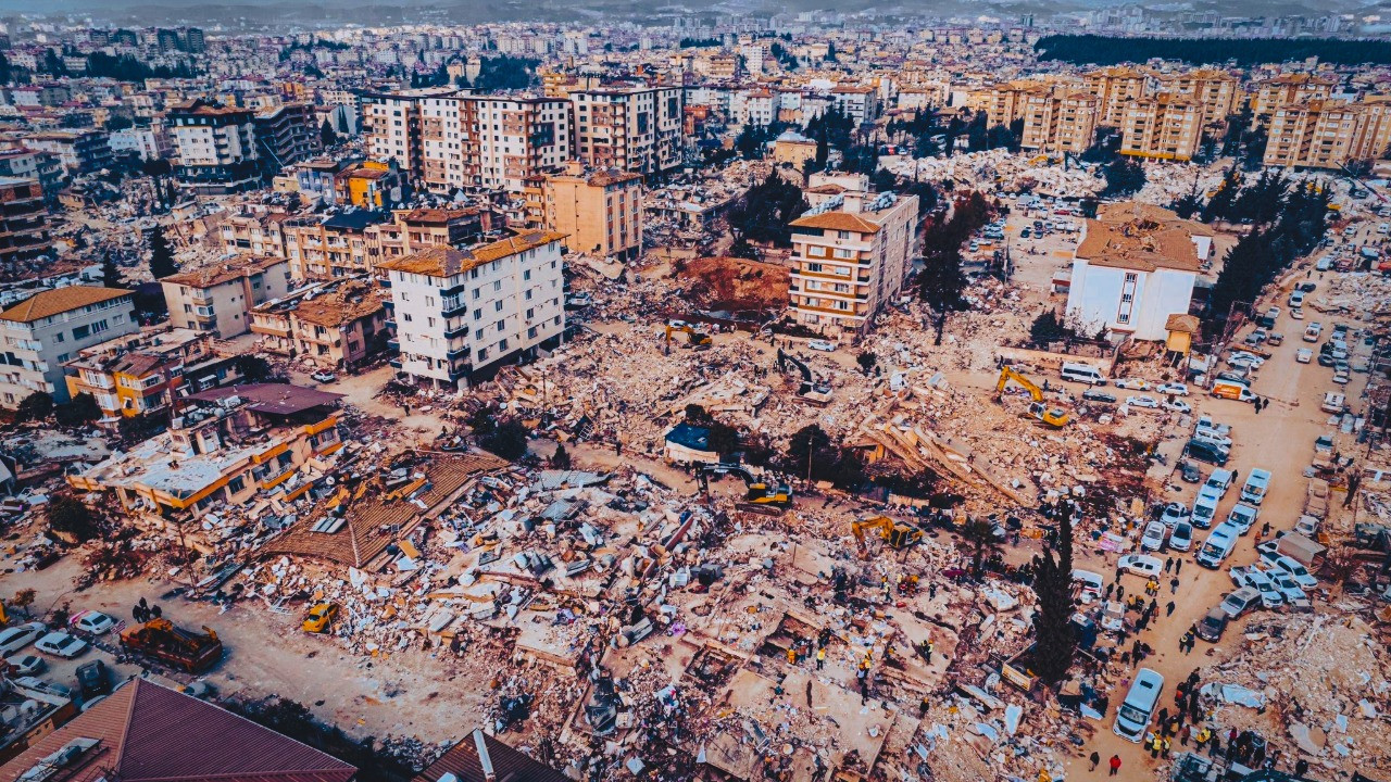 Deprem davasında skandal: İfadesi alındıktan sonra serbest bırakılmış