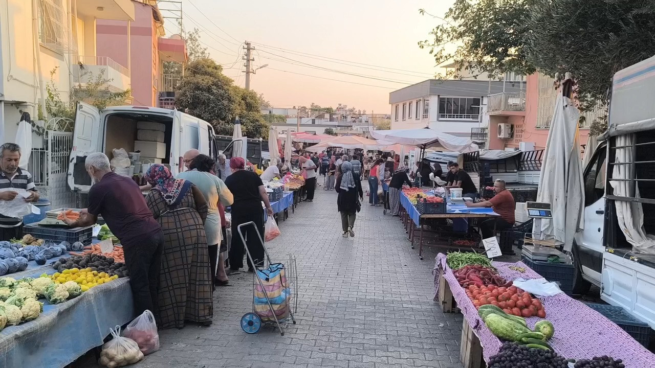Pazara giden vatandaş: Dökülenleri topluyorum, param ile alamıyorum