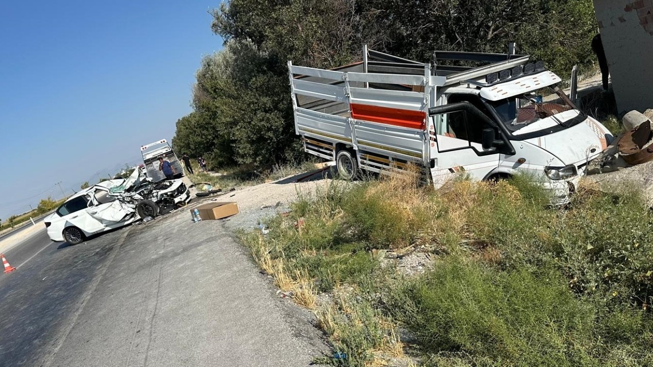 Konya’da feci kaza: Ölü ve yaralılar var
