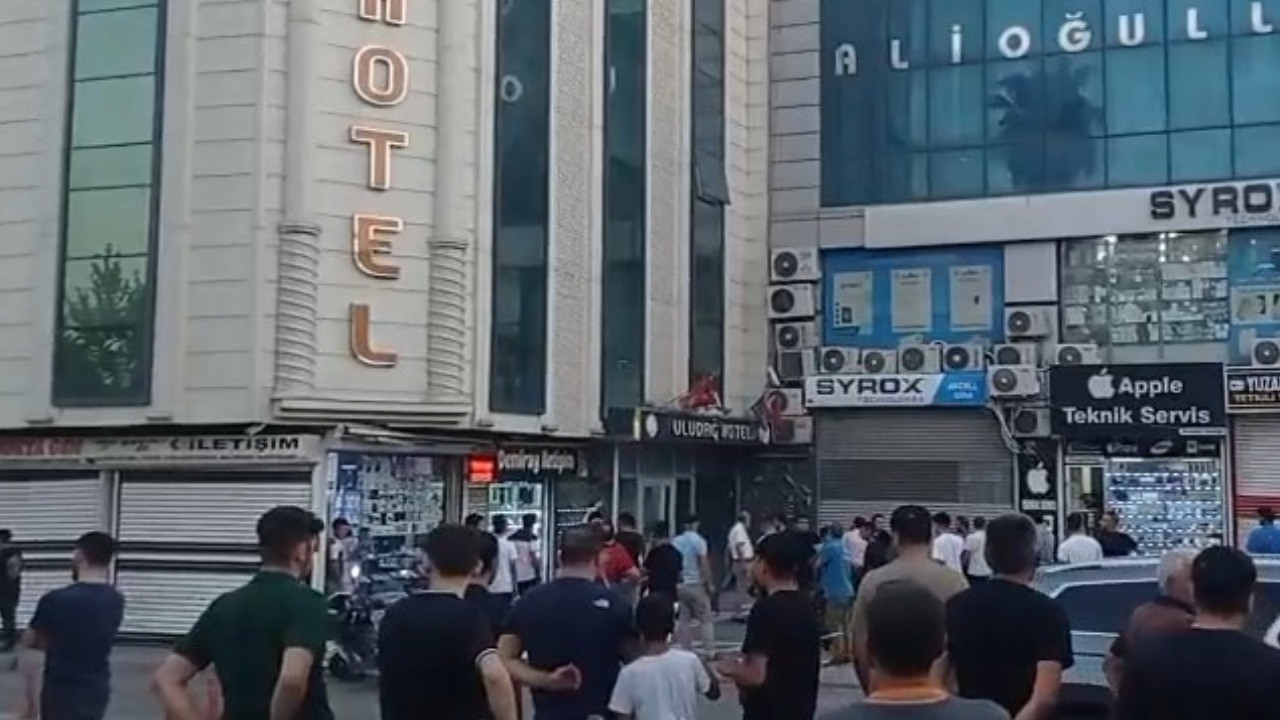 Otele kurşun yağdırdılar