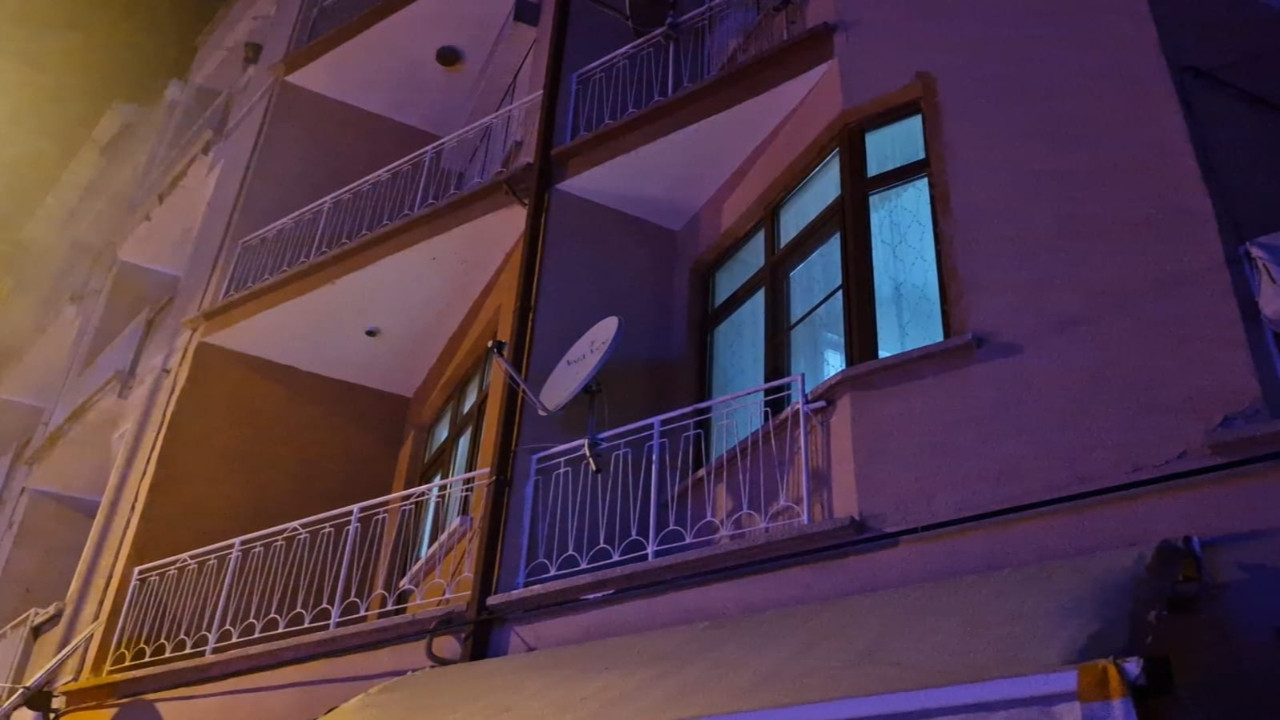 Balkondan eve girdi, kadını bıçaklayıp kaçtı