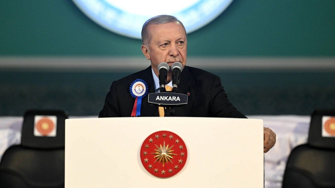 Erdoğan: Kendini devletten üstün gören her kim varsa hepsinin tepelerine bineceğiz