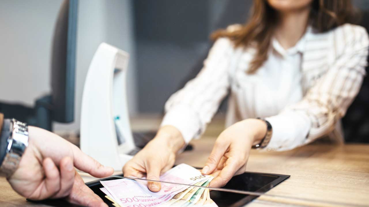 Döviz hesaplarına 32 milyar dolar gitti